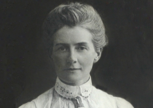 Edith Cavell – Hand-wringing propaganda is not enough. Nor does it do her any service.